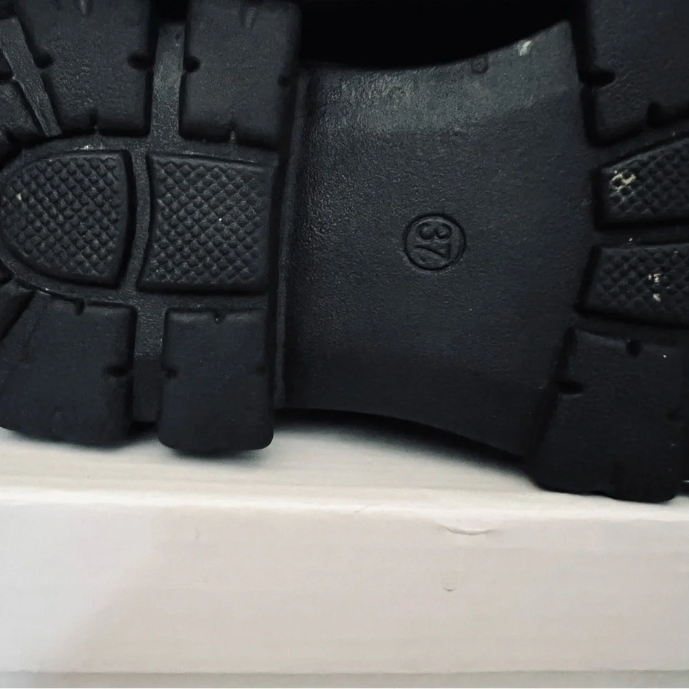 Lug Sole Boots - Picture 9 of 9